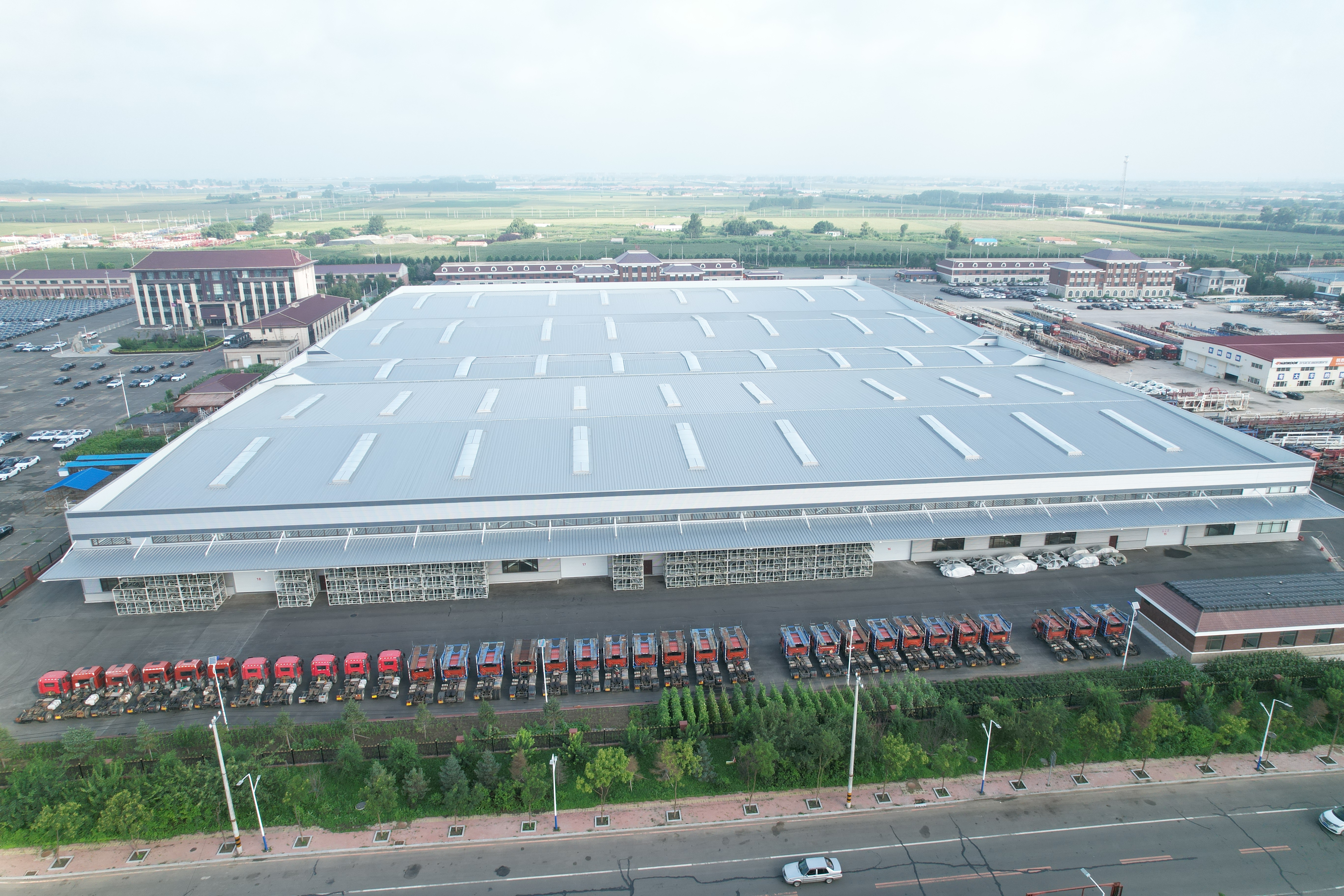 Latest company case about Large-Span Light Steel Factory Building for Industrial Manufacturing